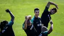 Penyerang Portugal Cristiano Ronaldo (tengah) latihan bersama rekan-rekannya jelang menghadapi Luksemburg pada laga kualifikasi Euro 2020 di Oeiras, Portugal, Rabu (9/10/2019). Portugal akan menghadapi Luksemburg di Estadio Jose Alvalade pada 12 Oktober 2019. (Patricia De Melo Moreira/AFP)