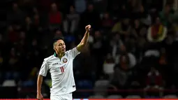 Pemain Bulgaria, Marcelinho, merayakan gol yang dicetaknya ke gawang Portugal dalam pertandingan persahabatan di Stadion Magalhaes Pessoa, Leiria, Portugal, (25/3/2016). Bulgaria menang 1-0. (AFP/Francisco Leong)