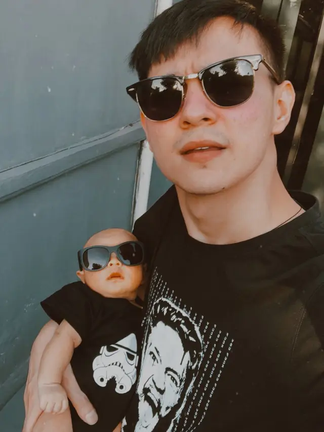 Potret 6 Bayi Artis Berjemur Pakai Kacamata, Lucu Bikin Gemas