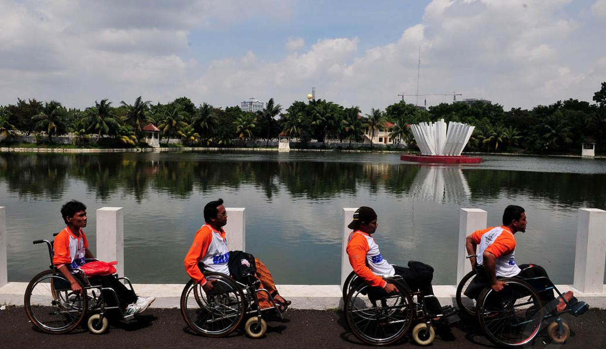 Sejumlah penyandang disabilitas menghadiri acara peringatan Hari Disabilitas Internasional, Jakarta, Rabu (10/12/2014). (Liputan6.com/Johan Tallo)