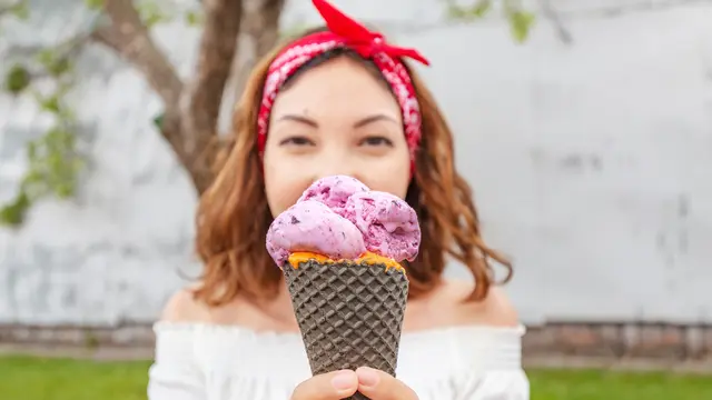 ice cream makan es krim