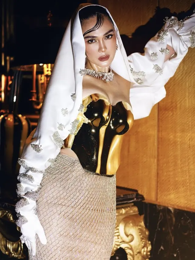 Luna Maya saat Gala Premiere Film Suzzana Malam Jumat Kliwon, credit: @ronald_andhika