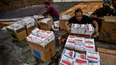 Hingga saat ini, surat suara yang 100 persen telah tercetak bahkan sudah didistribusikan adalah DPD. (Photo by Juni Kriswanto / AFP