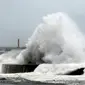 Dahsyatnya terjangan Topan Soudelor hingga membuat gelombang setinggi 14 meter. (Reuters)