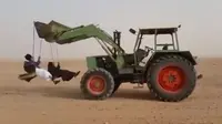 Di Arab, Traktor Dibeli Buat Jadi Ayunan