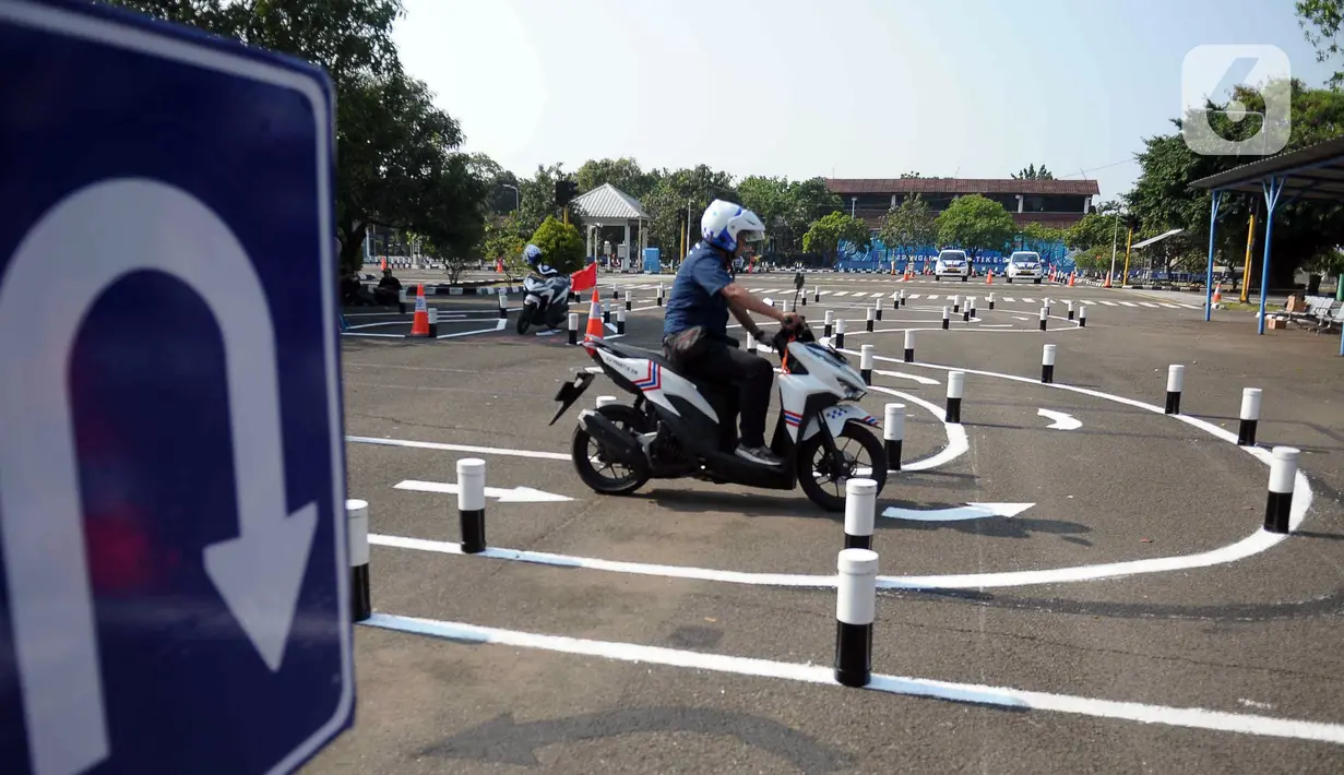 Perubahan ujian praktek SIM C sudah mulai dilakukan di beberapa Polres Tangerang Kota, Tangerang Kabupaten, Tangerang Selatan, Depok, Bekasi Kota. (merdeka.com/Imam Buhori)