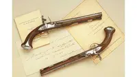 The Saddle Pistols milik mantan presiden George Washington yang menjadi rebutan di sebuah rumah lelang dan terjual dengan harga fantastis.