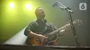 Membuka penampilan di Jakarta, grup akustik Boyce Avenue langsung menggebrak suasana dengan membawakan lagu orisinil milik mereka, Hear Me Now. (Liputan6.com/Angga Yuniar)