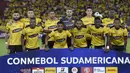 Dengan berbagai alasan, nyatanya kita dapat menjumpai nama-nama klub tenar di liga top Eropa yang juga digunakan oleh mayoritas klub-klub di luar Eropa, seperti Amerika Latin. Karena berbeda konfederasi, penamaan klub yang menjiplak nama klub top di Eropa nyatanya masih aman-aman saja hingga saat ini, karena diyakini tak akan bertemu di ajang kompetisi resmi. Beda halnya dengan klub-klub Eropa yang menjiplak nama-nama klub top Eropa, mereka akhirnya harus menggantinya karena kemungkinan masih bisa bertemu di kompetisi resmi karena masih berada dalam satu konfederasi. Berikut 7 klub yang memiliki nama sama dengan klub-klub top Eropa. (AFP/Rodrigo Buendia)