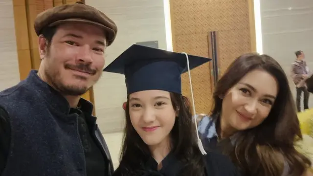 10 Potret Artis Hadiri Wisuda Kelulusan Sekolah Anak Tahun 2023, Curi Perhatian