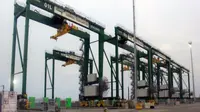 Automated Stacking Crane Terminal Teluk Lamong, Surabaya, jawa Timur. (teluklamong.co.id)