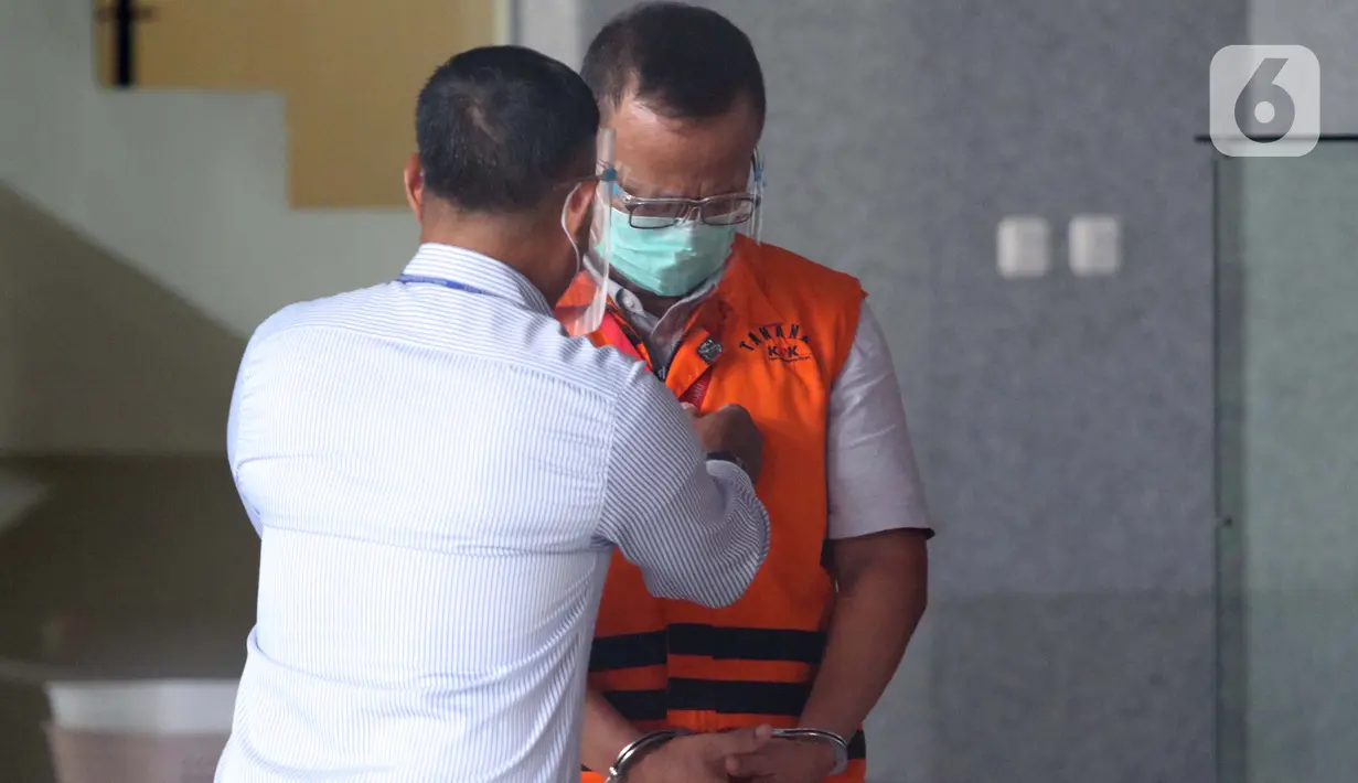 Mantan Menteri Kelautan dan Perikanan, Edhy Prabowo usai menjalani pemeriksaan lanjutan di Gedung KPK Jakarta, Senin (4/1/2021). Sebelumnya, Edhy ditangkap dan ditahan KPK sebagai tersangka suap penetapan calon eksportir benih lobster pada Rabu (25/11/2020) lalu (Liputan6.com/Helmi Fithriansyah)