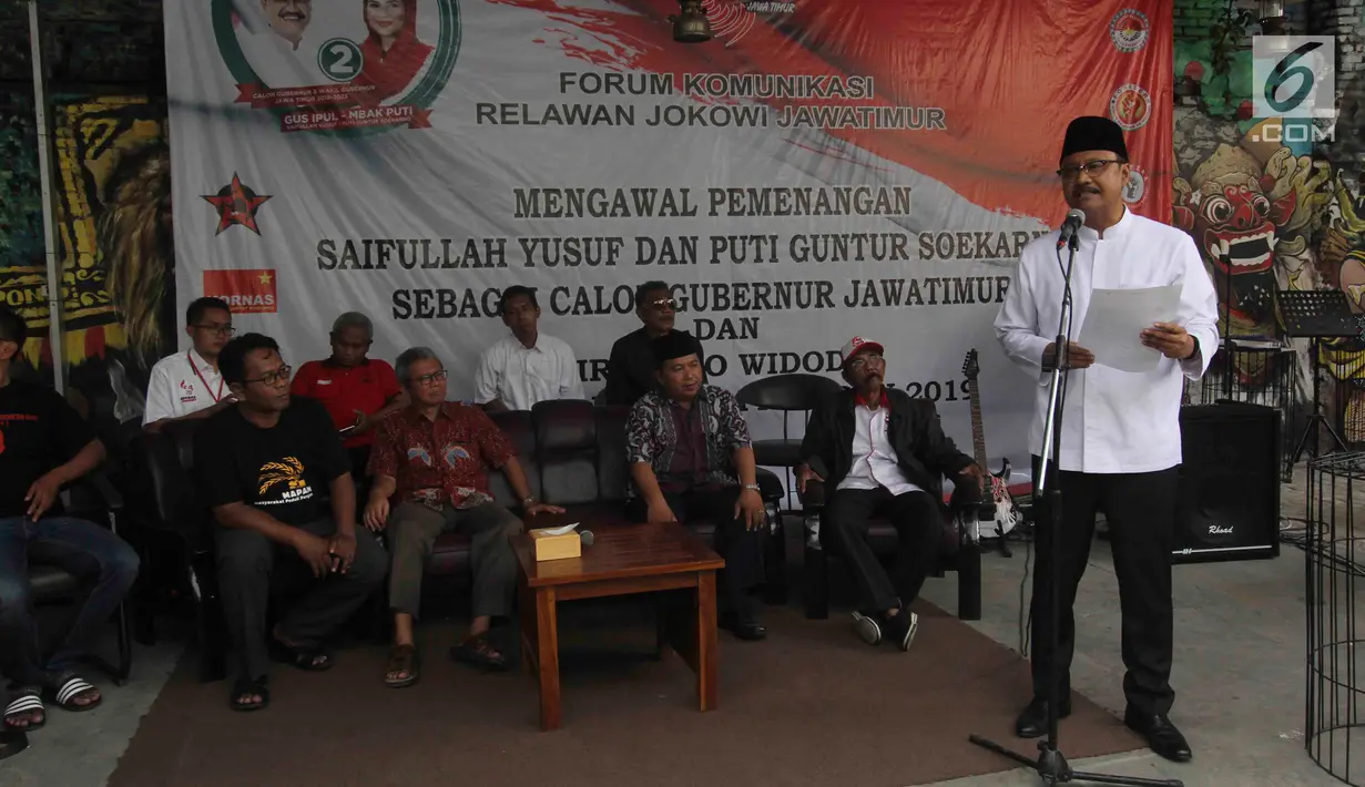 Calon Gubernur Jawa Timur nomor urut Dua Syaifullah Yusuf (Gus Ipul) memberikan sambutan politik disaksikan Forum Komunikasi Relawan Jokowi Jawa Timur di Surabaya, Kamis (22/3). (Liputan6.com/Pool/Dodi)
