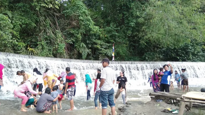 Pengunjung Wisata Air Lahat Dipadati Tenaga Kerja Tiongkok