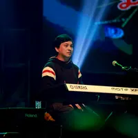 Yovie dan Kahitna saat beraksi dalam in Between Days Fest (Foto: Wimbarsana/Bintang.com)