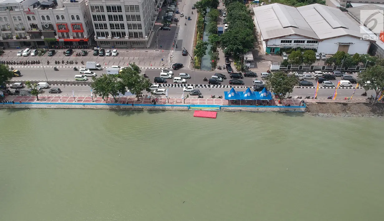 Kondisi kawasan Danau Sunter usai ditertibkan, Jakarta Utara, Jumat (23/2). Menurut rencana, kegiatan ini akan dimeriahkan sejumlah atraksi olahraga air seperti jetski, dayung, dan perahu naga. (Liputan6.com/Arya Manggala)