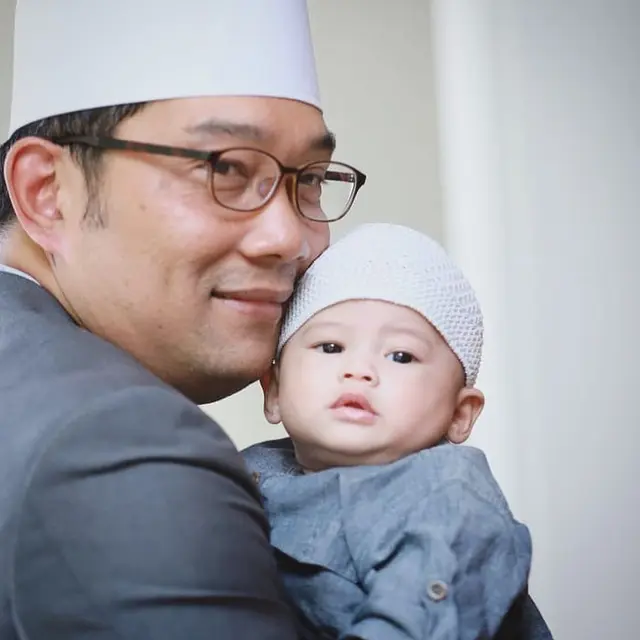 6 Momen Kebersamaan Ridwan Kamil dan Putra Angkat