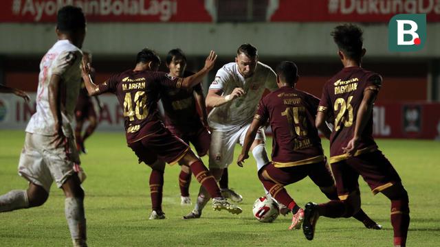 FOTO: 6 Kartu Kuning Warnai Hasil Imbang 0-0 PSM Melawan Persija pada Leg Pertama Semifinal Piala Menpora 2021 di Babak Pertama