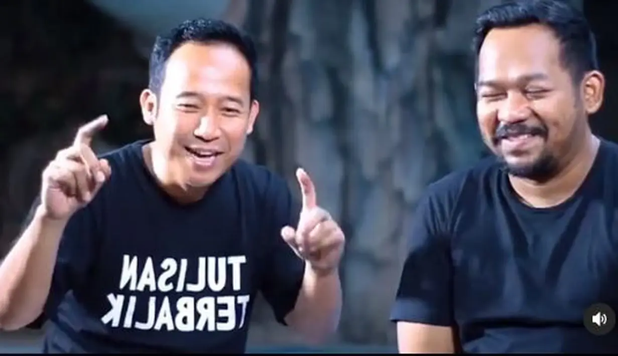 Koin tak hanya masuk di area mulut depan, namun justru ke tenggorokan. Alhasil, Bedu pun tersedak. Ia merasa kesulitan mengambil napas. (YouTube/Kanal Beddu)