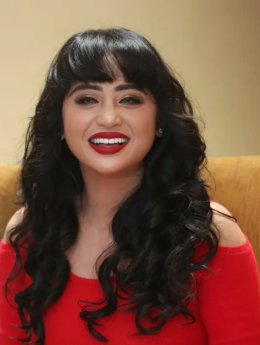 Menurut Dewi Perssik, saat itu Angga sudah dikerumuni oleh warga dan muncul teriakan agar dipukul. Takut Angga dikeroyok, ia pun langsung turun tangan dan berusaha melerai massa. (Bambang E. Ros/Bintang.com)