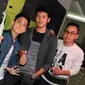 Grup Band Papinka saat memegang piala di SCTV Tower, Jakarta, (26/01). (Liputan6.com/Helmi Afandi)