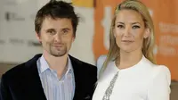 Saat berlibur, Kate Hudson tak lagi memakai cincin tunangan dari Matt Bellamy.