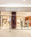 Ferragamo dengan bangga mengumumkan Grand Opening butik keduanya di Indonesia, yang berlokasi di Lantai Dasar Senayan City, Jakarta. Dirancang dengan apik, butik baru ini mencerminkan khas gaya Italia yang berakar pada keahlian luar biasa dan keanggunan dengan pendekatan arsitektur modern. / Foto dok: Ferragamo.