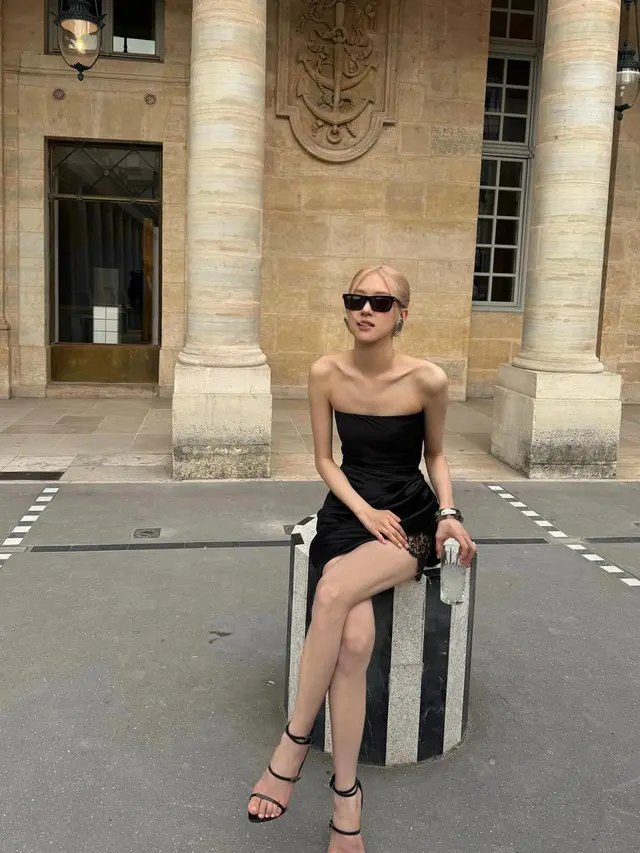 8 Gaya Slay Chic Rose BLACKPINK Jadi Juri di Paris, Tampilkan Body Skinny yang Meresahkan