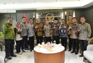 Wakil Ketua DPR Sufmi Dasco Ahmad dan Cucun Ahmad Syamsurijal menerima jajaran pengurus Asosiasi Pemerintah Kabupaten Seluruh Indonesia (APKASI) di Ruang Pimpinan, Gedung Nusantara III, Kompleks Parlemen, Senayan, Jakarta, Jumat (24/7/2026).