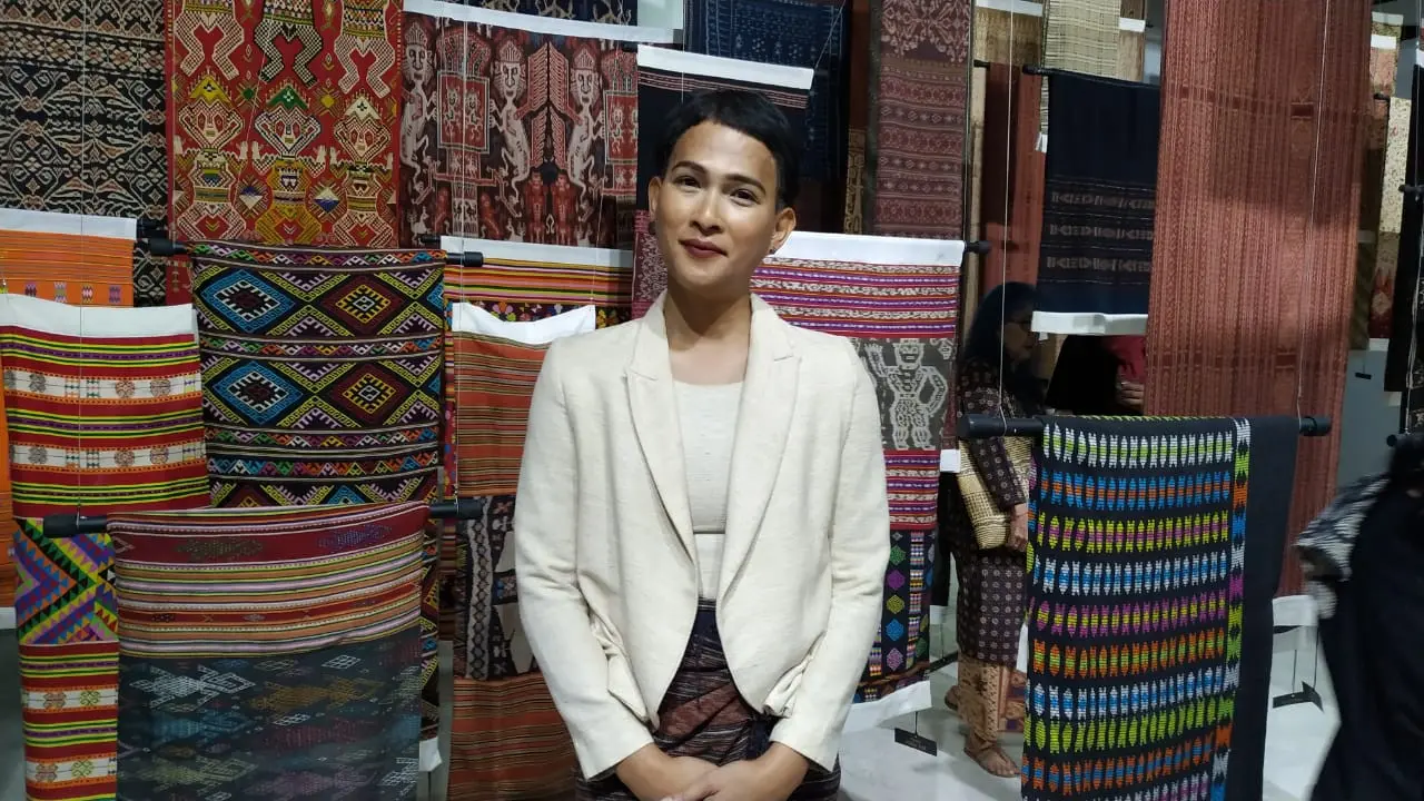 Pameran kain Oscar Lawalata