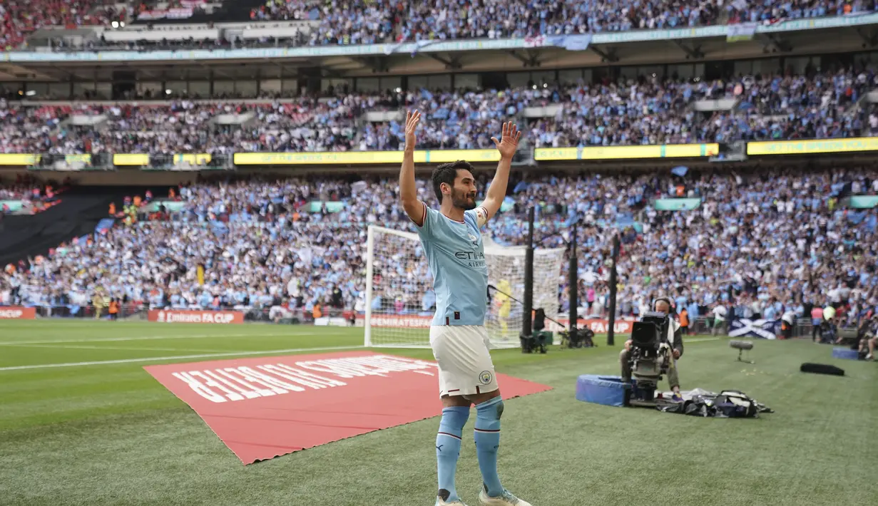 Sebelum juara Piala FA, Manchester City sudah sukses merebut trofi Liga Premier Inggris. (AP Photo/Dave Thompson)