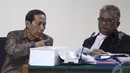 Tafsir Nurchamid bersama kuasa hukumnya saat sidang lanjutan di Pengadilan Tipikor, Jakarta, Rabu (10/9/2014) (Liputan6.com/Herman Zakharia)