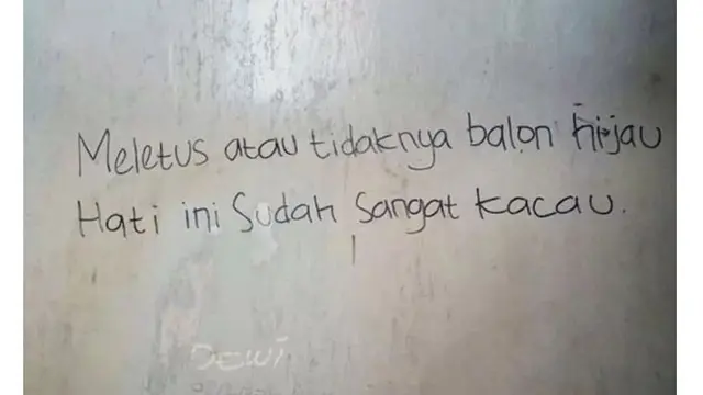 6 Coretan Patah Hati di Tembok Ini Bikin Nyesek Bacanya, Galau Banget