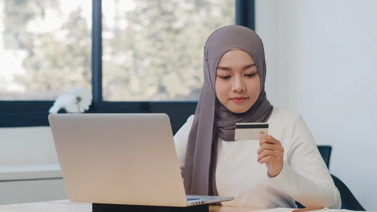 Ilustrasi muslim, karyawan di bank syariah