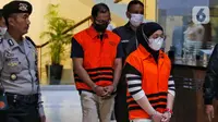 Kepala BPKAD Pemkab Kepulauan Meranti Fitria Nengsih dan Pemeriksa Muda BPK Perwakilan Riau, M Fahmi Aressa akan ditahan dan menempati rutan KPK untuk pemeriksaan lebih lanjut dalam 20 hari ke depan. (Liputan6.com/Angga Yuniar)