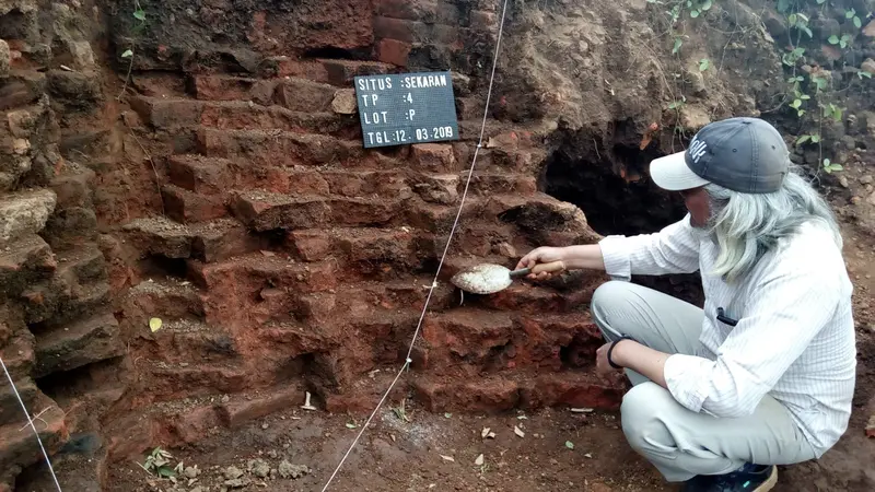 Situs Pra Majapahit di Proyek Tol Malang – Pandaan, Pondasi Dinding atau Candi ?