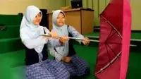 Payung Tongsis Siswi Madrasah Raih Penghargaan Internasional