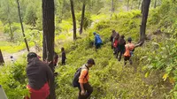 Pencarian Nenek Datem di hutan sekitar kawasan obyek wisata Wadas Tumpang, Jatilawang, Banyumas. (Foto: Liputan6.com/Tagana Banyumas/Muhamad Ridlo)