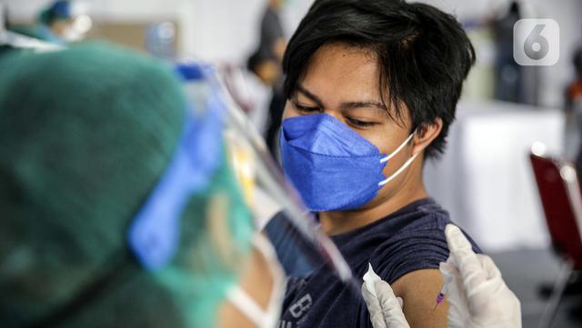 FOTO: Pekerja Swasta Ikuti Program Vaksinasi Gotong Royong