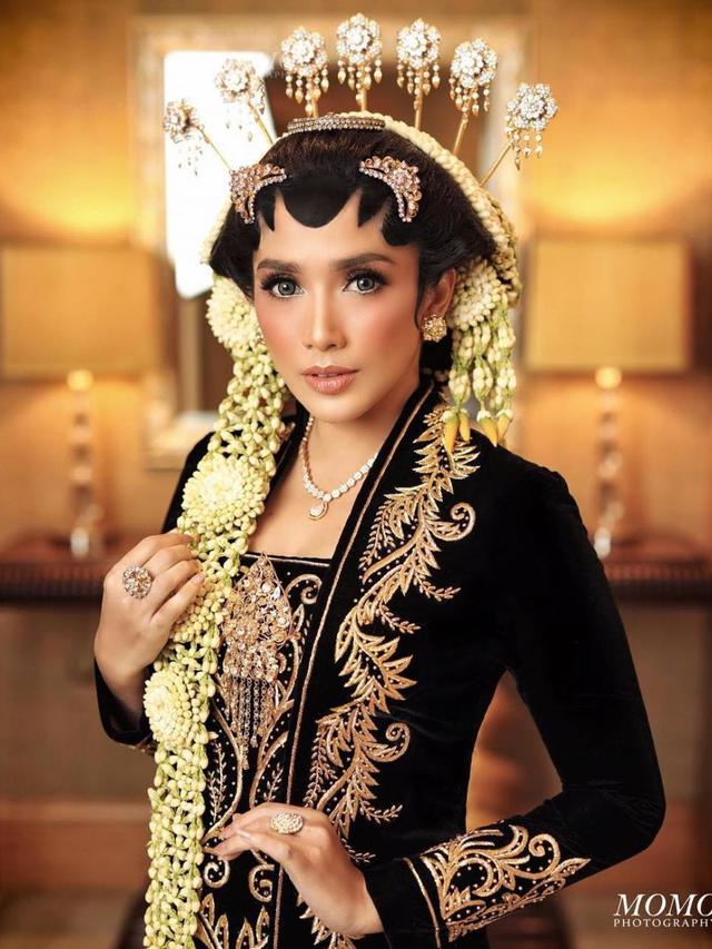 Pesona 7 Selebriti Indonesia Bergaya ala Pengantin Jawa, Bikin Pangling