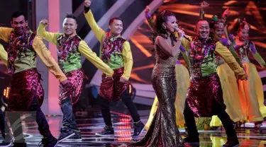 Rossa saat beraksi di panggung Indonesia Dangdut Awards (IDA) 2015, Jakarta, Rabu (28/10/2015). Perhelatan IDA 2015 menggambarkan bahwa musik dangdut telah menjadi bagian tidak terpisahkan dari masyarakat Indonesia. (Liputan6.com/Faizal Fanani) 