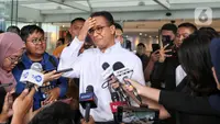 Calon Presiden nomor urut 1 Anies Baswedan memberikan keterangan usai mengikuti pertemuan tertutup bersama partai politik koalisi perubahan di Jakarta, Jumat (23/2/2024). (Liputan6.com/Angga Yuniar)