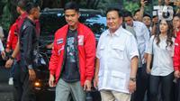 Kaesang terlihat didampingi oleh Wakil Ketua Dewan Pembina PSI Grace Natalie, anggota Dewan Pembina PSI Isyana Bagoes Oka, anggota Dewan Pembina PSI Giring Ganesha, dan Sekjen PSI Raja Juli Antoni. (Liputan6.com/Angga Yuniar)