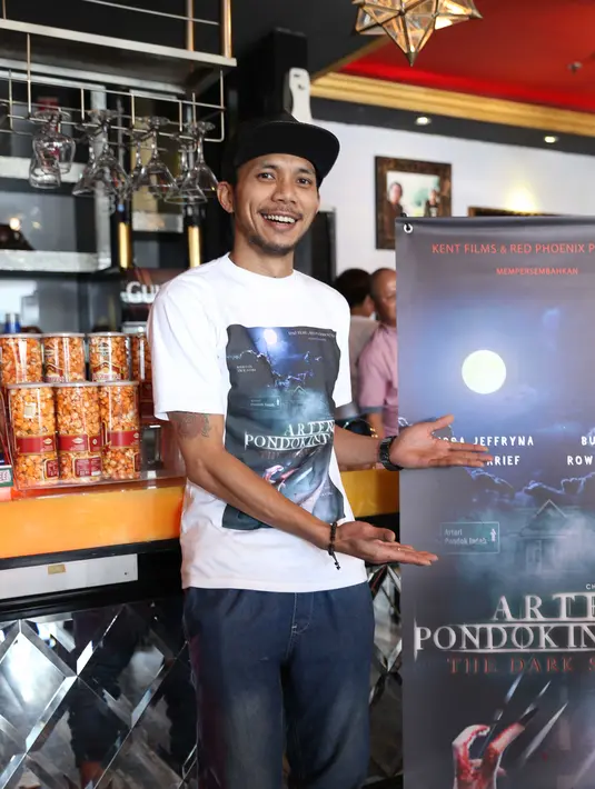 "Untuk Ahmad Dhani, saya support Ahmad Dhani sebesar-besarnya. Mantap, keren kali Bang Ahmad Dhani ini, lanjutkan bang, saya dukung, hajar terus," tandas Norman Kamaru berapi-api. (Nurwahyunan/Bintang.com)