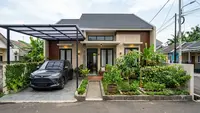 9 Inspirasi Rumah dengan Kebun Buah Mini di Samping Carport, Fungsional, dan Mudah Dirawat