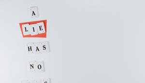 Ilustrasi kata-kata bijak, pembohong. (Photo by Paweł Czerwiński on Unsplash)
