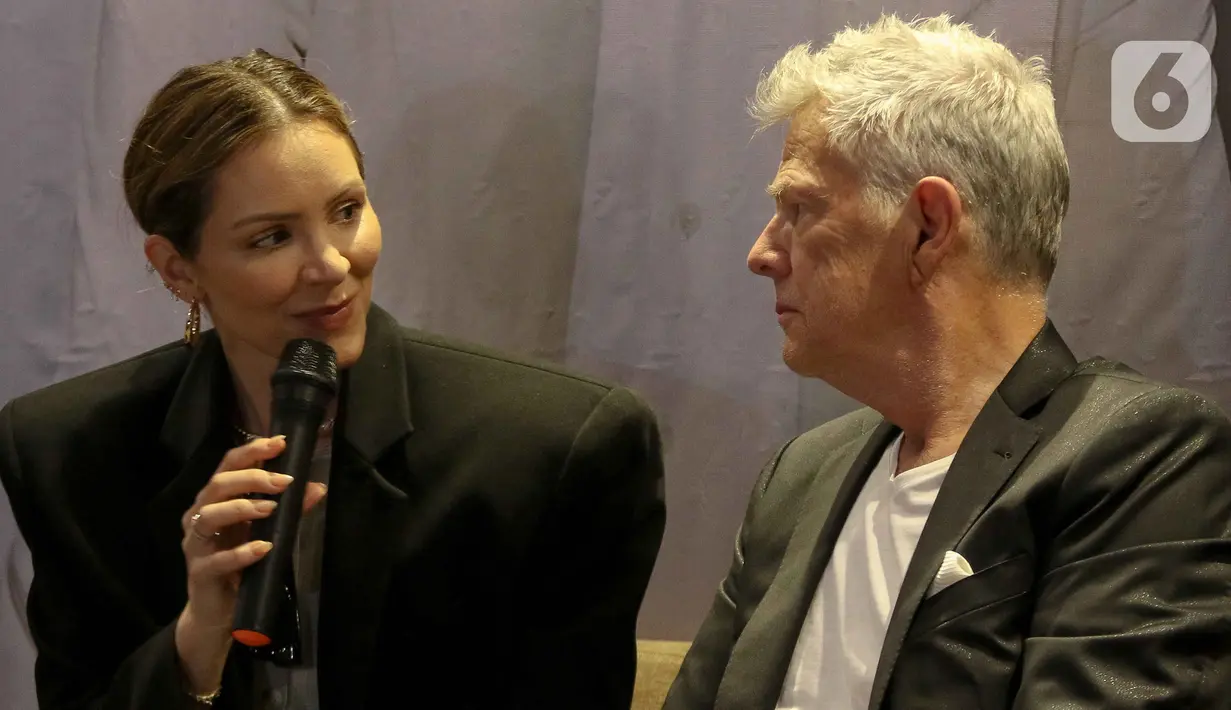 Ada juga Katharine McPhee dengan suaranya yang merdu. (Liputan6.com/Herman Zakharia)