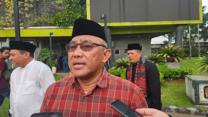 Wali Kota Depok, Mohammad Idris saat mengikuti kegiatan Lebaran Depok 2024 di Alun-alun Kota Depok, Cilodong, Depok