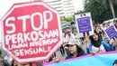 Sejumlah wanita menggelar aksi Stop Kekerasan Seksual saat Car Free Day di Bundaran HI, Jakarta, Minggu (6/12/2015). Mereka mengajak seluruh masyarakat untuk melawan kekerasan seksual (Liputan6.com/Faizal Fanani)