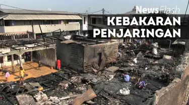 Ratusan siswa sekolah Yayasan Pendidikan Harapan Salahudin, tetap mengikuti ujian tengah semester meski sejumlah ruang kelas mereka terbakar